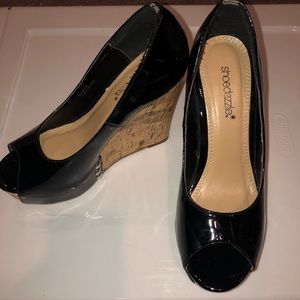 Shoe dazzle shiny black Wedges